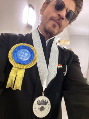 Suhana Khan Instagram - You always said you never win the silver, only lose the gold but This Silver is Gold...

Our hearts are so happy seeing you receive the prestigious National Award, Congratulations papa we love you ❤️
