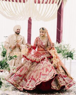 Sukhman Bhullar Sidhu Instagram - ANAND KARAJ 🥹😇
👰🏻♀️
Outfit : @rimpleandharpreet
Makeup : @shahid_naar
Jewellery : @jagdishjewellerschandigarh
🤵🏻♂️
Outfit : @panjab.bespoke
📷 : @sunnydhimanphotography