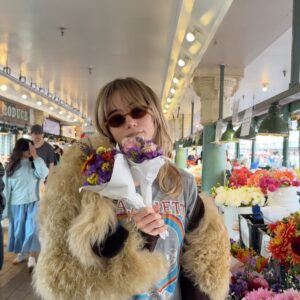 Actress Suki Waterhouse HD Photos and Wallpapers October 2025