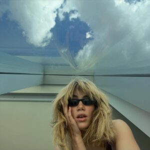 Actress Suki Waterhouse HD Photos and Wallpapers September 2025