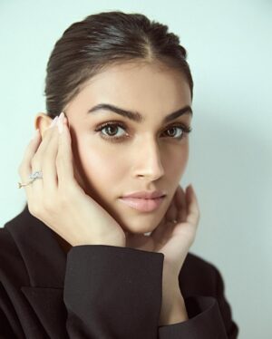 Suman Rao Instagram - So…….what do you think? 😉
📸 @gohil_jeet
Makeup @chettiaralbert
Hair @chettiarqueensly
Styled by @kudratanand