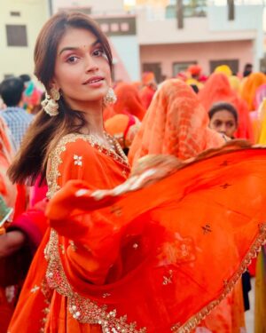 Suman Rao Instagram - 5 vibrant, pure and nothing short of magical days of divine bliss in Aidana (mera gaon), Rajasthan! 🌟
Baisa hukum ( that’s me😉) had a wonderful time celebrating the auspicious stapana of our revered kuldevi Maa with vibrant festivities that touched my heart and soul. 🙏🧿🫶🏻 But what unfolded was beyond magical... the experience healed me in ways I never thought possible! 🙌❤️
My heart is full✨🙏
#kuldeviMaa #stapana #divineintervention #healingvibes