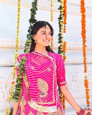 Suman Rao Instagram - 5 vibrant, pure and nothing short of magical days of divine bliss in Aidana (mera gaon), Rajasthan! 🌟
Baisa hukum ( that’s me😉) had a wonderful time celebrating the auspicious stapana of our revered kuldevi Maa with vibrant festivities that touched my heart and soul. 🙏🧿🫶🏻 But what unfolded was beyond magical... the experience healed me in ways I never thought possible! 🙌❤️
My heart is full✨🙏
#kuldeviMaa #stapana #divineintervention #healingvibes