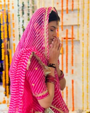Suman Rao Instagram - 5 vibrant, pure and nothing short of magical days of divine bliss in Aidana (mera gaon), Rajasthan! 🌟
Baisa hukum ( that’s me😉) had a wonderful time celebrating the auspicious stapana of our revered kuldevi Maa with vibrant festivities that touched my heart and soul. 🙏🧿🫶🏻 But what unfolded was beyond magical... the experience healed me in ways I never thought possible! 🙌❤️
My heart is full✨🙏
#kuldeviMaa #stapana #divineintervention #healingvibes