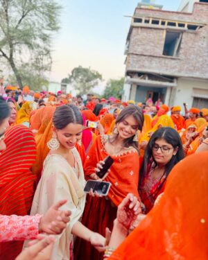 Suman Rao Instagram - 5 vibrant, pure and nothing short of magical days of divine bliss in Aidana (mera gaon), Rajasthan! 🌟
Baisa hukum ( that’s me😉) had a wonderful time celebrating the auspicious stapana of our revered kuldevi Maa with vibrant festivities that touched my heart and soul. 🙏🧿🫶🏻 But what unfolded was beyond magical... the experience healed me in ways I never thought possible! 🙌❤️
My heart is full✨🙏
#kuldeviMaa #stapana #divineintervention #healingvibes