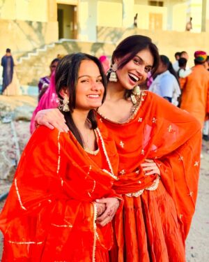 Suman Rao Instagram - 5 vibrant, pure and nothing short of magical days of divine bliss in Aidana (mera gaon), Rajasthan! 🌟
Baisa hukum ( that’s me😉) had a wonderful time celebrating the auspicious stapana of our revered kuldevi Maa with vibrant festivities that touched my heart and soul. 🙏🧿🫶🏻 But what unfolded was beyond magical... the experience healed me in ways I never thought possible! 🙌❤️
My heart is full✨🙏
#kuldeviMaa #stapana #divineintervention #healingvibes