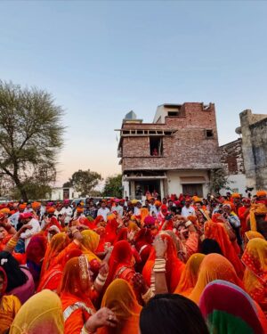 Suman Rao Instagram - 5 vibrant, pure and nothing short of magical days of divine bliss in Aidana (mera gaon), Rajasthan! 🌟
Baisa hukum ( that’s me😉) had a wonderful time celebrating the auspicious stapana of our revered kuldevi Maa with vibrant festivities that touched my heart and soul. 🙏🧿🫶🏻 But what unfolded was beyond magical... the experience healed me in ways I never thought possible! 🙌❤️
My heart is full✨🙏
#kuldeviMaa #stapana #divineintervention #healingvibes