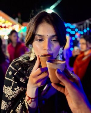 Suman Rao Instagram - 5 vibrant, pure and nothing short of magical days of divine bliss in Aidana (mera gaon), Rajasthan! 🌟
Baisa hukum ( that’s me😉) had a wonderful time celebrating the auspicious stapana of our revered kuldevi Maa with vibrant festivities that touched my heart and soul. 🙏🧿🫶🏻 But what unfolded was beyond magical... the experience healed me in ways I never thought possible! 🙌❤️
My heart is full✨🙏
#kuldeviMaa #stapana #divineintervention #healingvibes