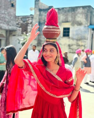 Suman Rao Instagram - 5 vibrant, pure and nothing short of magical days of divine bliss in Aidana (mera gaon), Rajasthan! 🌟
Baisa hukum ( that’s me😉) had a wonderful time celebrating the auspicious stapana of our revered kuldevi Maa with vibrant festivities that touched my heart and soul. 🙏🧿🫶🏻 But what unfolded was beyond magical... the experience healed me in ways I never thought possible! 🙌❤️
My heart is full✨🙏
#kuldeviMaa #stapana #divineintervention #healingvibes