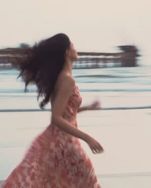 Suman Rao Instagram - Dreams. Passions. Aspirations. Goals. Happiness. Love. Desires. To feel full, to wanting all of it, everything that you deserve. Isn’t it the ultimate gift to give yourself?…
#embrace
#believe