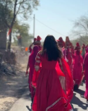 Suman Rao Instagram - 5 vibrant, pure and nothing short of magical days of divine bliss in Aidana (mera gaon), Rajasthan! 🌟 

Baisa hukum ( that’s me😉) had a wonderful time celebrating the auspicious stapana of our revered kuldevi Maa with vibrant festivities that touched my heart and soul. 🙏🧿🫶🏻 But what unfolded was beyond magical... the experience healed me in ways I never thought possible! 🙌❤️ 

My heart is full✨🙏

 #kuldeviMaa #stapana #divineintervention #healingvibes