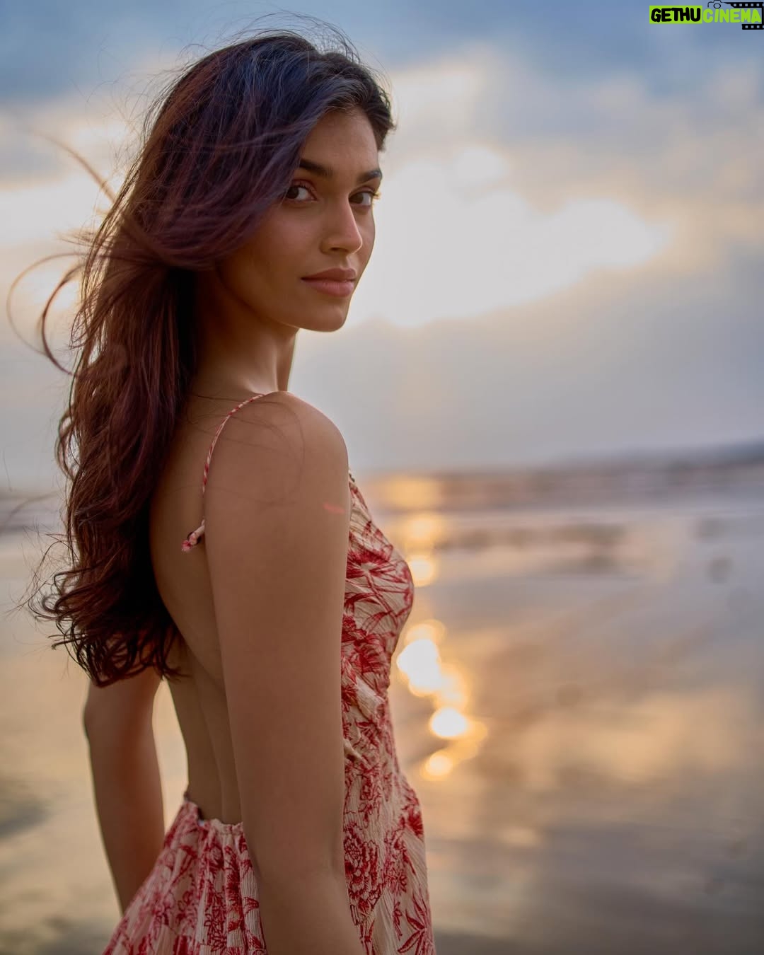 Suman Rao - 2.7K Likes - Dreams. Passions. Aspirations. Goals. Happiness. Love. Desires. To feel full, to wanting all of it, everything that you deserve. Isn’t it the ultimate gift to give yourself?…
#embrace
#believe