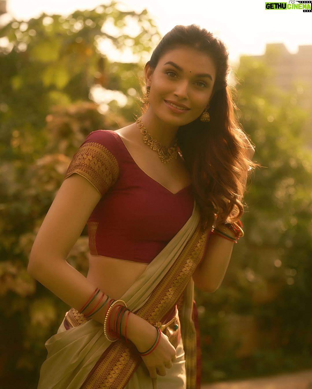 Suman Rao - 12.9K Likes - Vanakkam chithis and machans 😘

Pattu saree, jhumka, and some Tamil spice!
Naan ready-aa? Azhagu overdose-aa? 😍

#FromRajasthanToRajinified #TamilGirlVibes #SassyAndSouth #SareeSwag 
#AzhaguAlert