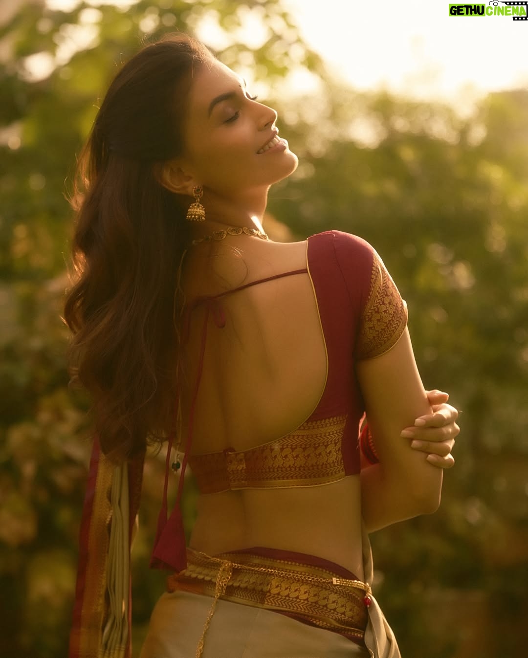 Suman Rao - 12.9K Likes - Vanakkam chithis and machans 😘

Pattu saree, jhumka, and some Tamil spice!
Naan ready-aa? Azhagu overdose-aa? 😍

#FromRajasthanToRajinified #TamilGirlVibes #SassyAndSouth #SareeSwag 
#AzhaguAlert