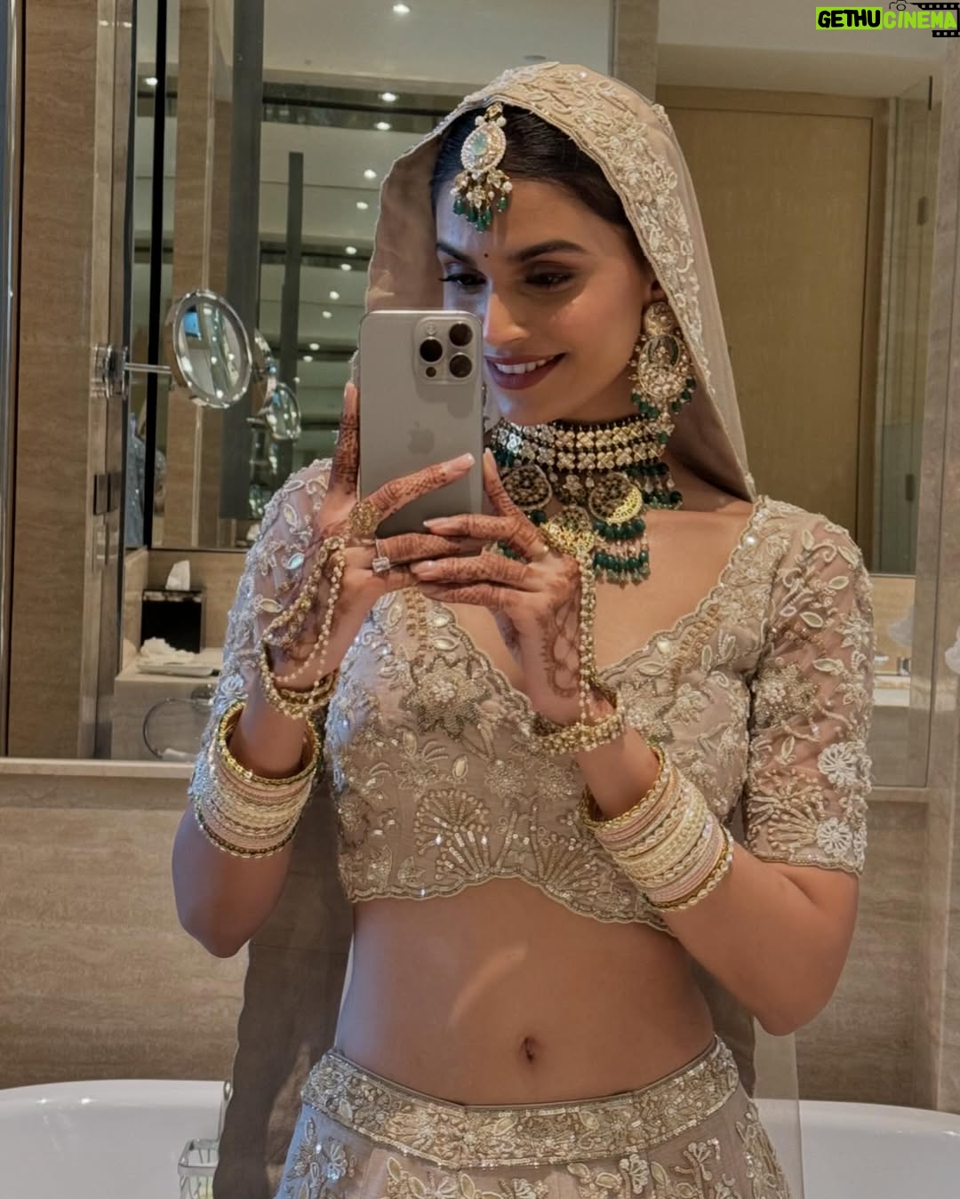 Suman Rao - 4.1K Likes - #Ad so Beautiful…BTS toh banta hai…☺️😉

Eejiii lagta hai dulhan banna…??!!…Eejii nahi hai..☺️😉😎

@sarahiforgot @entouragefilms @timestalent @mirtawseef18 
@kirrann_gavali05 @gary_dean_taylor @edwardlalrempuia @brown__bread__ @sneharodricks