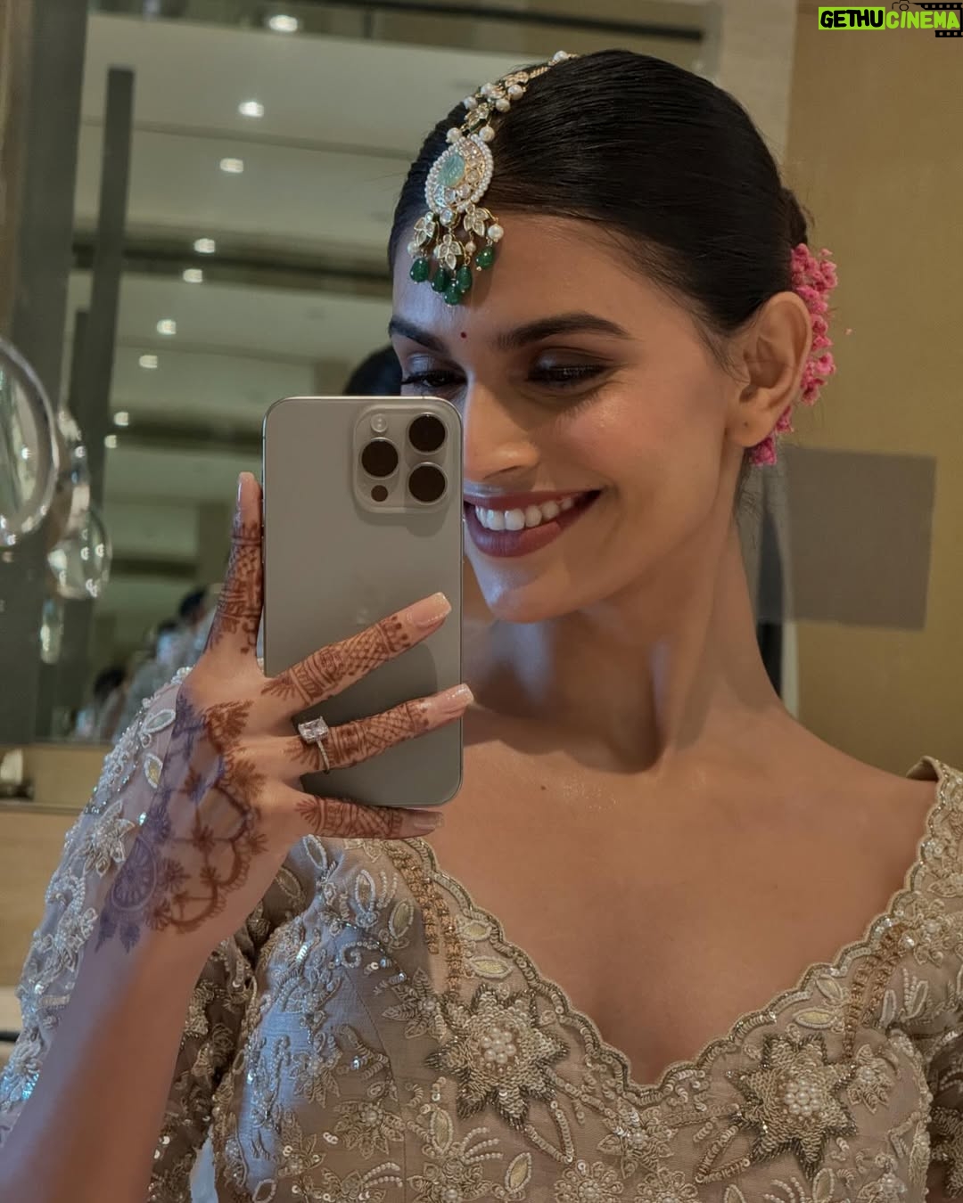 Suman Rao - 4.1K Likes - #Ad so Beautiful…BTS toh banta hai…☺️😉

Eejiii lagta hai dulhan banna…??!!…Eejii nahi hai..☺️😉😎

@sarahiforgot @entouragefilms @timestalent @mirtawseef18 
@kirrann_gavali05 @gary_dean_taylor @edwardlalrempuia @brown__bread__ @sneharodricks