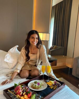 Suman Rao Instagram - #Ad so Beautiful…BTS toh banta hai…☺️😉
Eejiii lagta hai dulhan banna…??!!…Eejii nahi hai..☺️😉😎
@sarahiforgot @entouragefilms @timestalent @mirtawseef18
@kirrann_gavali05 @gary_dean_taylor @edwardlalrempuia @brown__bread__ @sneharodricks