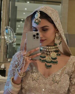 Suman Rao Instagram - #Ad so Beautiful…BTS toh banta hai…☺️😉
Eejiii lagta hai dulhan banna…??!!…Eejii nahi hai..☺️😉😎
@sarahiforgot @entouragefilms @timestalent @mirtawseef18
@kirrann_gavali05 @gary_dean_taylor @edwardlalrempuia @brown__bread__ @sneharodricks