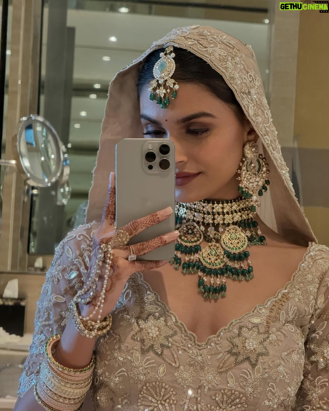 Suman Rao - 4.1K Likes - #Ad so Beautiful…BTS toh banta hai…☺️😉

Eejiii lagta hai dulhan banna…??!!…Eejii nahi hai..☺️😉😎

@sarahiforgot @entouragefilms @timestalent @mirtawseef18 
@kirrann_gavali05 @gary_dean_taylor @edwardlalrempuia @brown__bread__ @sneharodricks