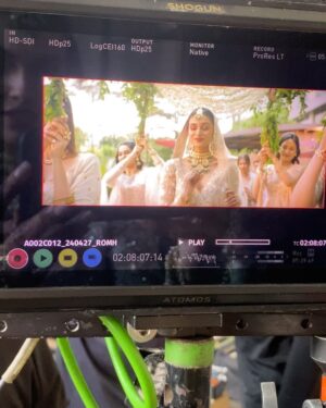 Suman Rao Instagram - #Ad so Beautiful…BTS toh banta hai…☺️😉

Eejiii lagta hai dulhan banna…??!!…Eejii nahi hai..☺️😉😎

@sarahiforgot @entouragefilms @timestalent @mirtawseef18 
@kirrann_gavali05 @gary_dean_taylor @edwardlalrempuia @brown__bread__ @sneharodricks