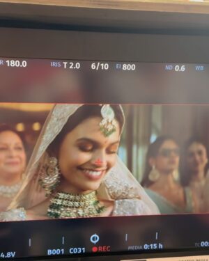 Suman Rao Instagram - #Ad so Beautiful…BTS toh banta hai…☺️😉

Eejiii lagta hai dulhan banna…??!!…Eejii nahi hai..☺️😉😎

@sarahiforgot @entouragefilms @timestalent @mirtawseef18 
@kirrann_gavali05 @gary_dean_taylor @edwardlalrempuia @brown__bread__ @sneharodricks