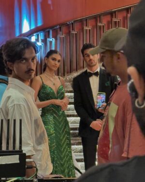 Suman Rao Instagram - #Ad so Beautiful…BTS toh banta hai…☺️😉
Eejiii lagta hai dulhan banna…??!!…Eejii nahi hai..☺️😉😎
@sarahiforgot @entouragefilms @timestalent @mirtawseef18
@kirrann_gavali05 @gary_dean_taylor @edwardlalrempuia @brown__bread__ @sneharodricks