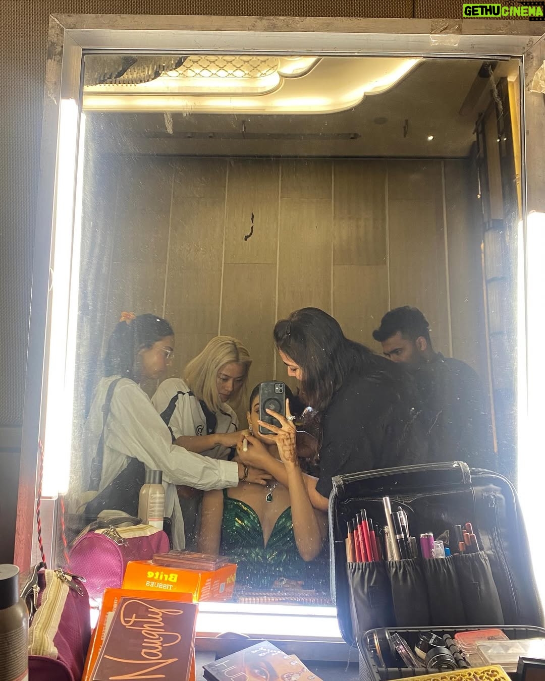 Suman Rao - 4.1K Likes - #Ad so Beautiful…BTS toh banta hai…☺️😉

Eejiii lagta hai dulhan banna…??!!…Eejii nahi hai..☺️😉😎

@sarahiforgot @entouragefilms @timestalent @mirtawseef18 
@kirrann_gavali05 @gary_dean_taylor @edwardlalrempuia @brown__bread__ @sneharodricks