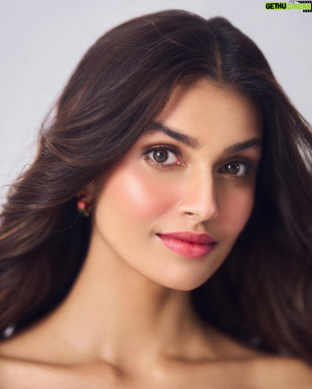 Suman Rao - 2.6K Likes - Meherbaan hua rab !! 🧿

📸 @amannagoshe 
💄 @chettiaralbert 
💇🏻‍♀️ @chettiarqueensly 
🧶 @shefalideora_ 
👗 @thepurplechique 
💍 @arvino_co