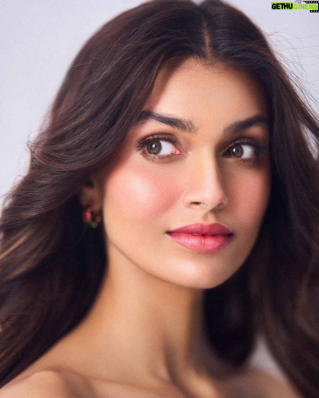Suman Rao - 2.6K Likes - Meherbaan hua rab !! 🧿

📸 @amannagoshe 
💄 @chettiaralbert 
💇🏻‍♀️ @chettiarqueensly 
🧶 @shefalideora_ 
👗 @thepurplechique 
💍 @arvino_co