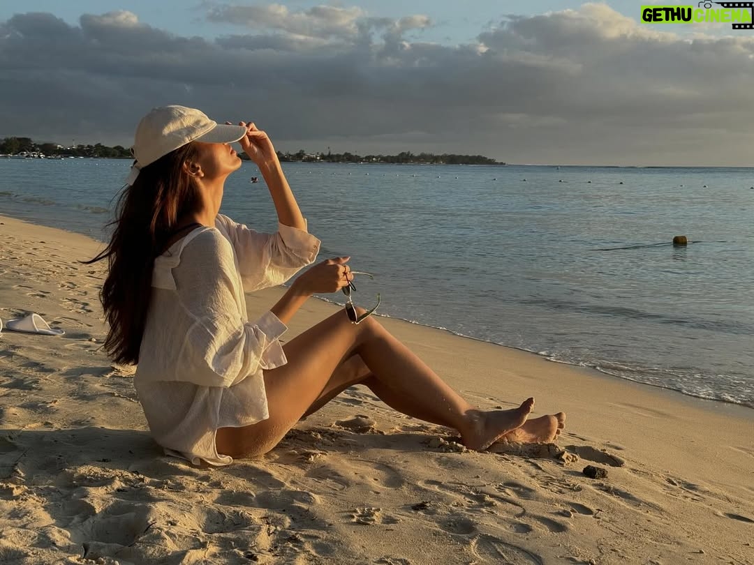 Suman Rao - 2.4K Likes - I’m just being in that…. 🌅 
#mauritius