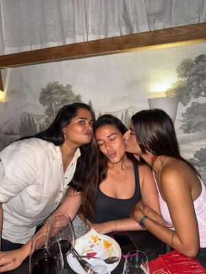 Sumukhi Suresh Instagram - bumaliya babes 🌞
#choriyaanchaligaon