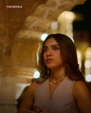 Sumukhi Suresh Instagram - Meet Sophia’s team, hustle aur jugaad ke kings and queens 👑💻💕
Watch The Royals, out 9 May, only on Netflix.
#TheRoyalsOnNetflix