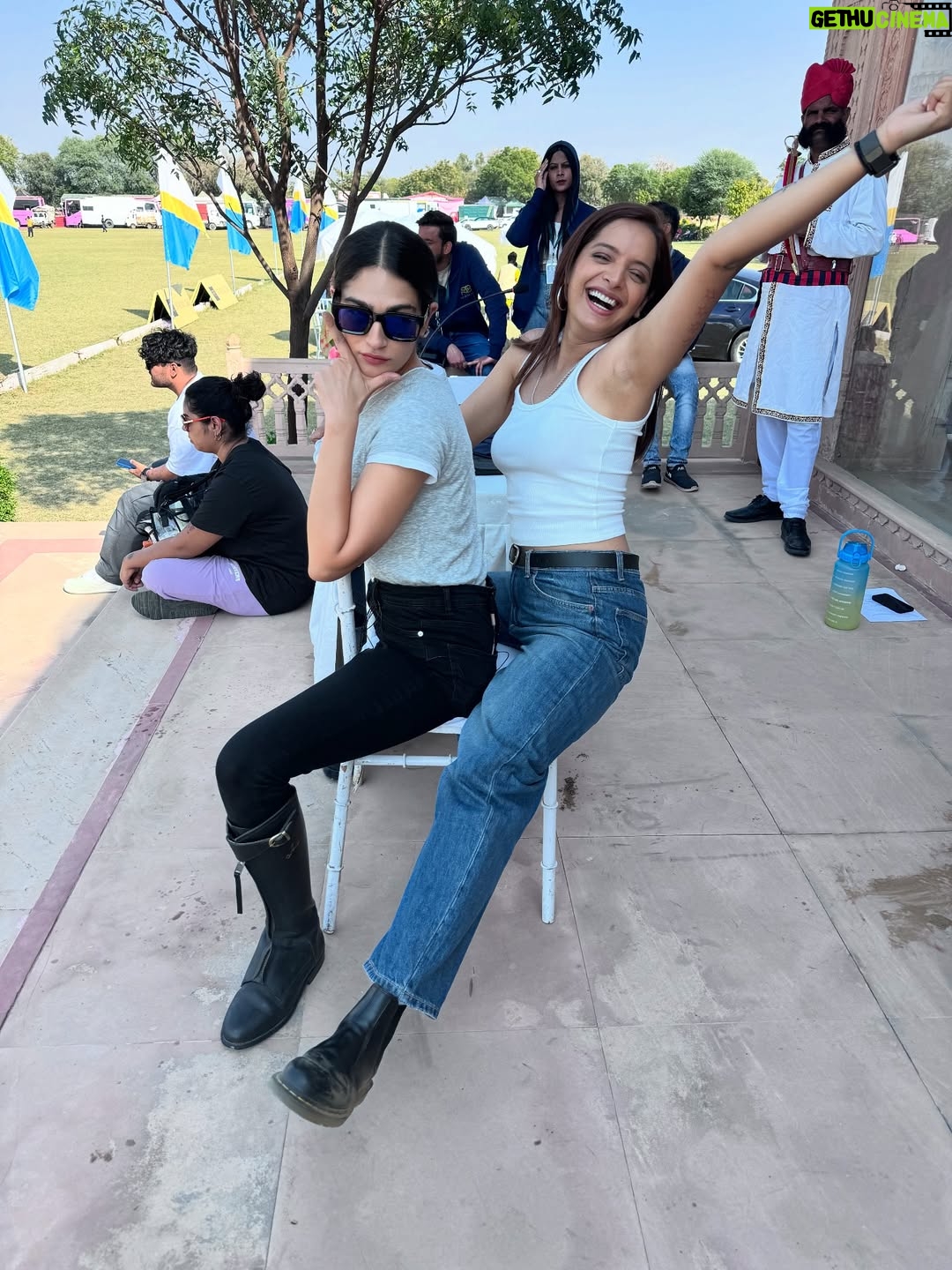 Sumukhi Suresh - 28.9K Likes - Royal Rumble. 

The Royals streaming now on @netflix_in .

#TheRoyals
#TheRoyalsOnNetflix

Congratulations to the fabulous creators and producers 
@pritishnandycommunications @pritishnandy2018 @rangitapritishnandy @ishitapritishnandy 

Nupur and Priyanka for being so generous about what I did. @picsofpinks @nupurasthana

Writers of this magnum opus. It’s a rare for what you write to actually be made nowadays and you’ve stood the test of time! May your final draft rest now. @awara_ladki @vishnusinha @annukampa_harsh

The ultra cool DOP  @nehapartimatiyanidop 

This mad cast @bhumipednekar @ishaankhatter #SakshiTanwar @thedinomorea @vihaansamat @kavyatrehan @justudit @lisamishramusic  @yashaswinidayama 

The stylish and icons @aasthasharma @reannmoradian 

Bless you @panchamighavri ! Thank god for that meeting in Woodside Colaba and @kimsharmaofficial @dcatalent 

@payalghosekaul @ruuhmusic @johmusicx @seth_kanishk @harsh8harsh @adityan28 @nayantaramusic @pritam_gram