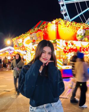 Sunaina Ganesh Instagram - it’s the sweater season! ❄️🫶🏻