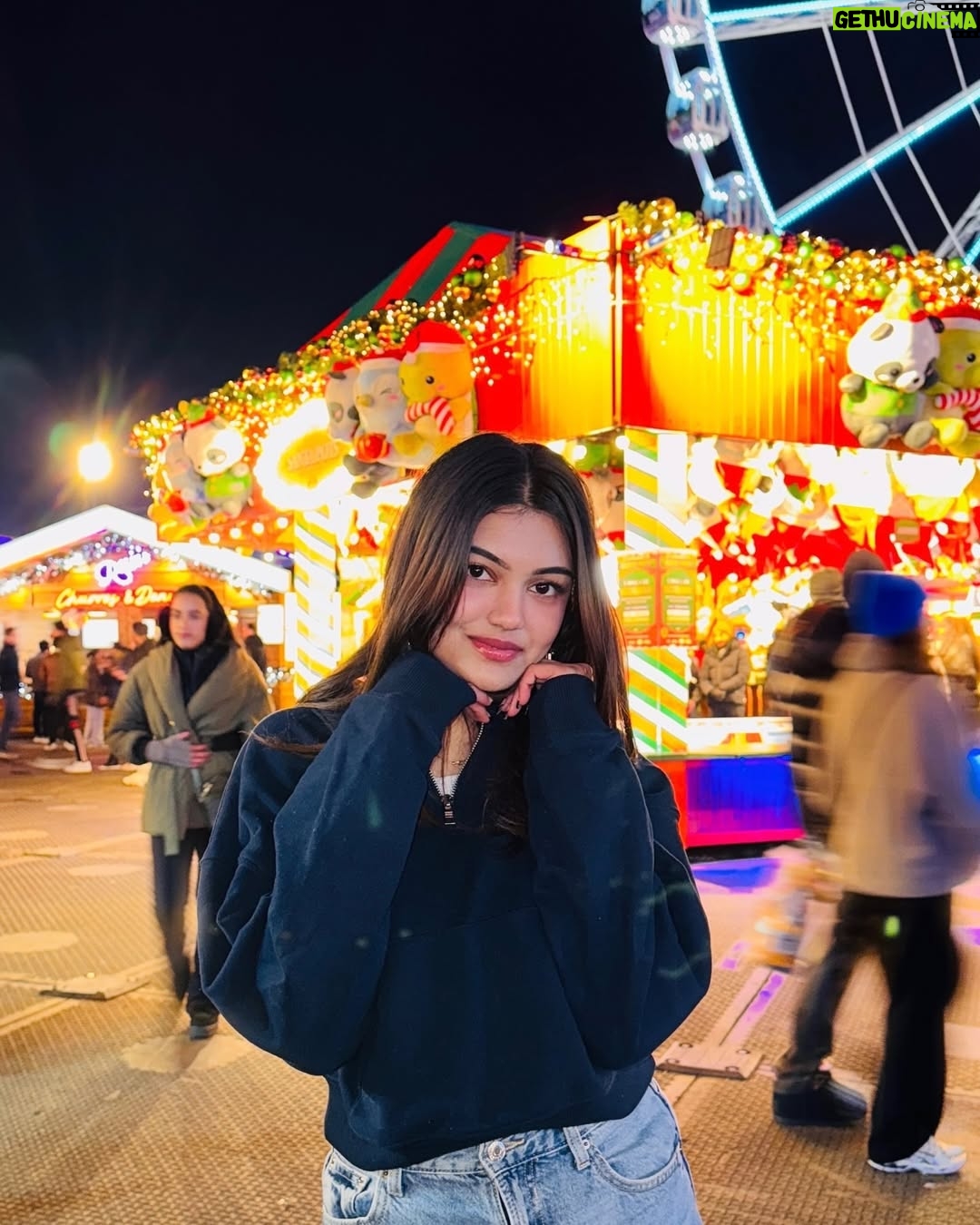 Sunaina Ganesh - 1.9K Likes - it’s the sweater season! ❄️🫶🏻