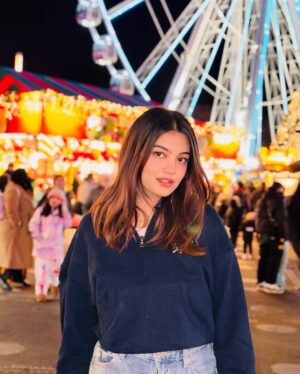 Sunaina Ganesh Instagram - it’s the sweater season! ❄️🫶🏻