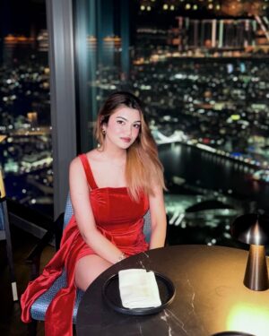 Sunaina Ganesh Instagram - main character energy always ✮⋆˙
#citylights #london