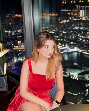 Sunaina Ganesh Instagram - main character energy always ✮⋆˙
#citylights #london