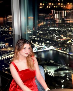 Sunaina Ganesh Instagram - main character energy always ✮⋆˙
#citylights #london