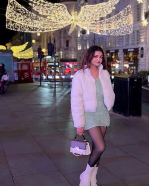 Sunaina Ganesh Instagram - Christmas lights & Starry nights 🎄🖤