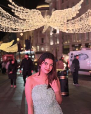 Sunaina Ganesh Instagram - Christmas lights & Starry nights 🎄🖤