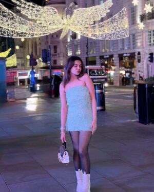 Sunaina Ganesh Instagram - Christmas lights & Starry nights 🎄🖤