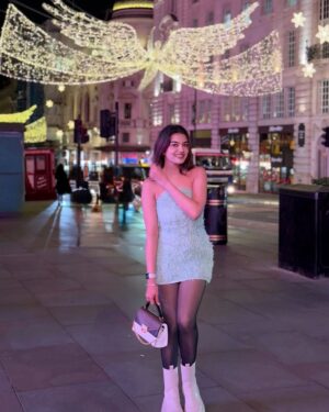 Sunaina Ganesh Instagram - Christmas lights & Starry nights 🎄🖤