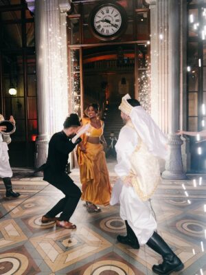 Sunaina Khera Instagram - A cross cultural celebration to remember 🥹💛
Ipshita chose our yellow silk satin sari for her sangeet afterparty at her Indian-Lebanese wedding in Porto, Portugal.
The sweetest part? @ipshitak and @ribal.saroufim tied the knot on the same date they started dating,10 years ago.✨
Photography: @afonsocastella @luisakiota
Makeup: @tomperdigao
Location: @palaciodabolsa