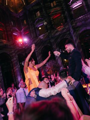 Sunaina Khera Instagram - A cross cultural celebration to remember 🥹💛
Ipshita chose our yellow silk satin sari for her sangeet afterparty at her Indian-Lebanese wedding in Porto, Portugal.
The sweetest part? @ipshitak and @ribal.saroufim tied the knot on the same date they started dating,10 years ago.✨
Photography: @afonsocastella @luisakiota
Makeup: @tomperdigao
Location: @palaciodabolsa