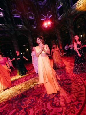 Sunaina Khera Instagram - A cross cultural celebration to remember 🥹💛
Ipshita chose our yellow silk satin sari for her sangeet afterparty at her Indian-Lebanese wedding in Porto, Portugal.
The sweetest part? @ipshitak and @ribal.saroufim tied the knot on the same date they started dating,10 years ago.✨
Photography: @afonsocastella @luisakiota
Makeup: @tomperdigao
Location: @palaciodabolsa