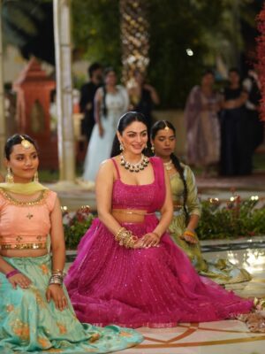Sunaina Khera Instagram - Directly from the sets of Madhaniyan, Neeru Bajwa in our pink 3D flower lehenga🥹🩷