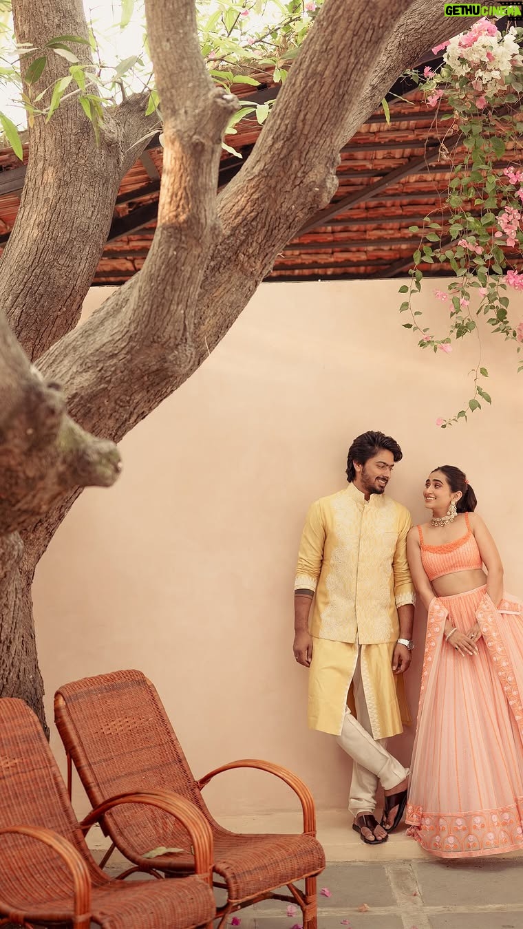 Sunaina Khera - 3K Likes - A pink-orange lehenga, a whole lot of teasing, and even more love. That’s what Niharika’s mehendi looked like.🍊🩷

@niharika_rayapureddy @rvrpro @afsharangila_makeupartist