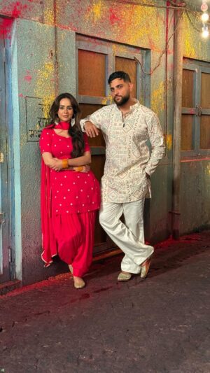 Sunanda Sharma Instagram - It’s out now — our little surprise for you all 🎶💫
@karanaujla @agam.mann @ikky.music