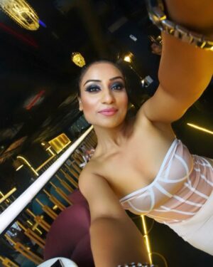 Sunita Trakroo Instagram - 📸
#sunitatrakroo #nightlife #instagood #instagram